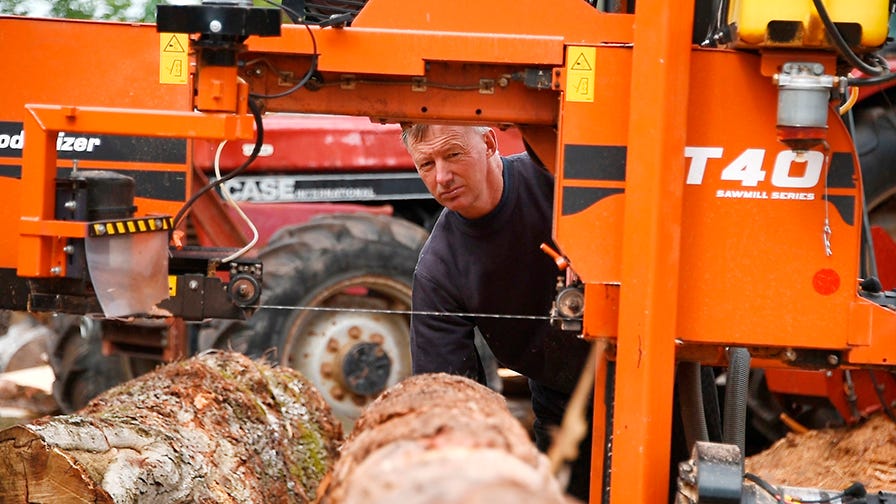 Paul Grainger operates Wood-Mizer LT40 sawmill