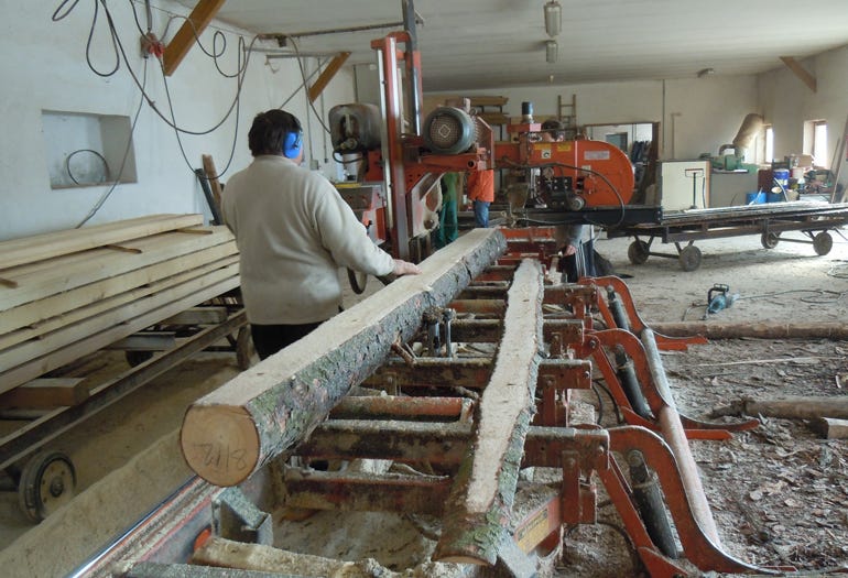 Wood-Mizer LT40 sawmill produces timber